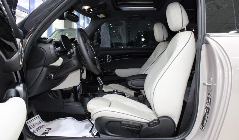 
								Used 2024 MINI Cooper full									